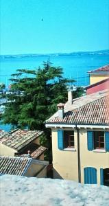Сирмионе - город и его окрестности на побережье озера Гарда в Италии