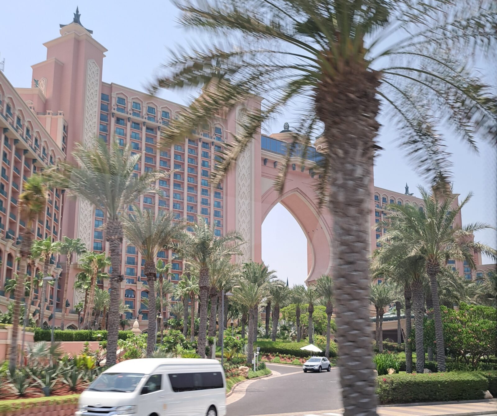 Как выбрать отель для отдыха в ОАЭ летом